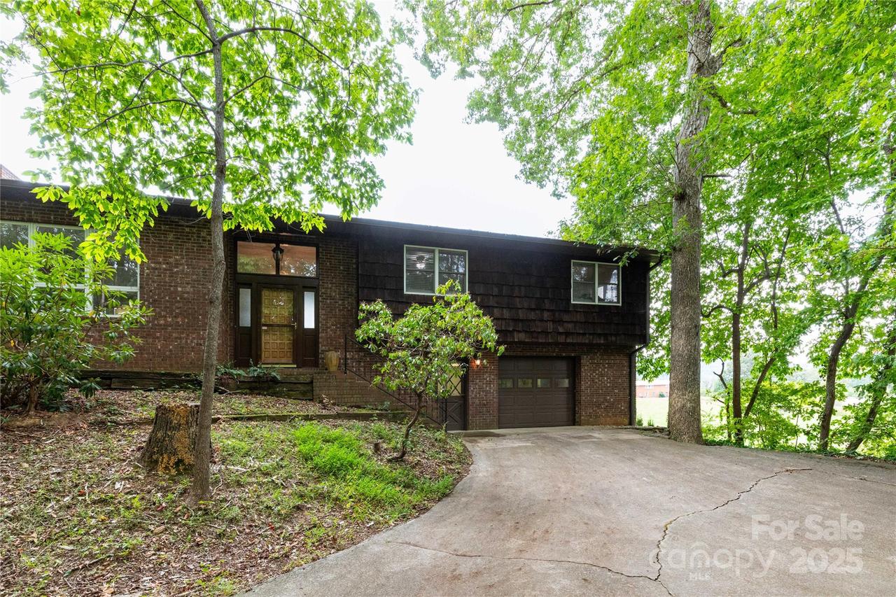 35 Heatherly Dr., Candler, NC 28715