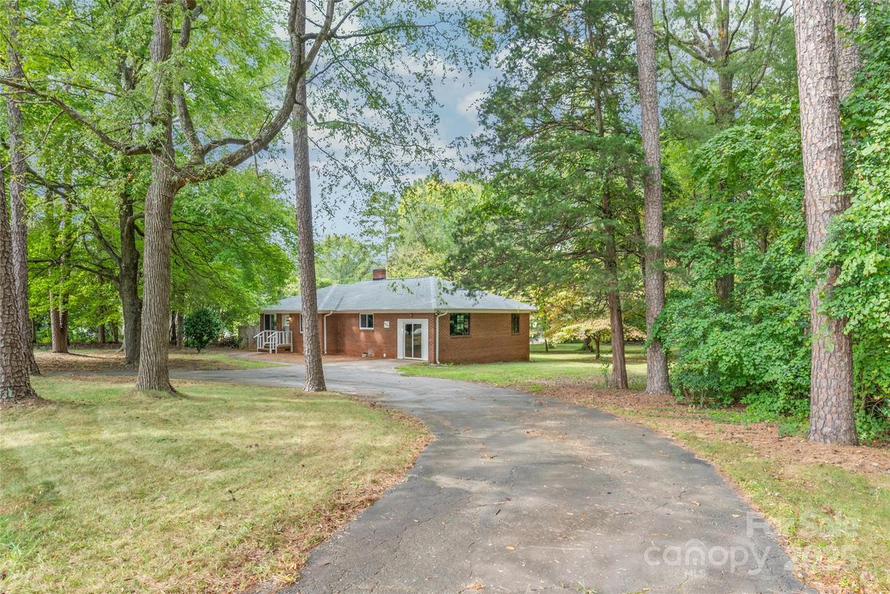 8603 Lawyers Rd., Charlotte, NC 28227