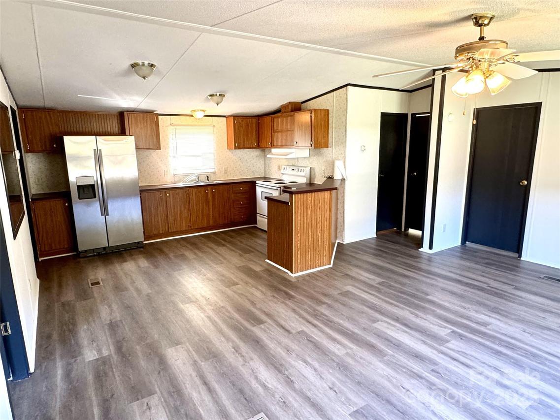 612 Stewart Ct., Statesville, NC 28677