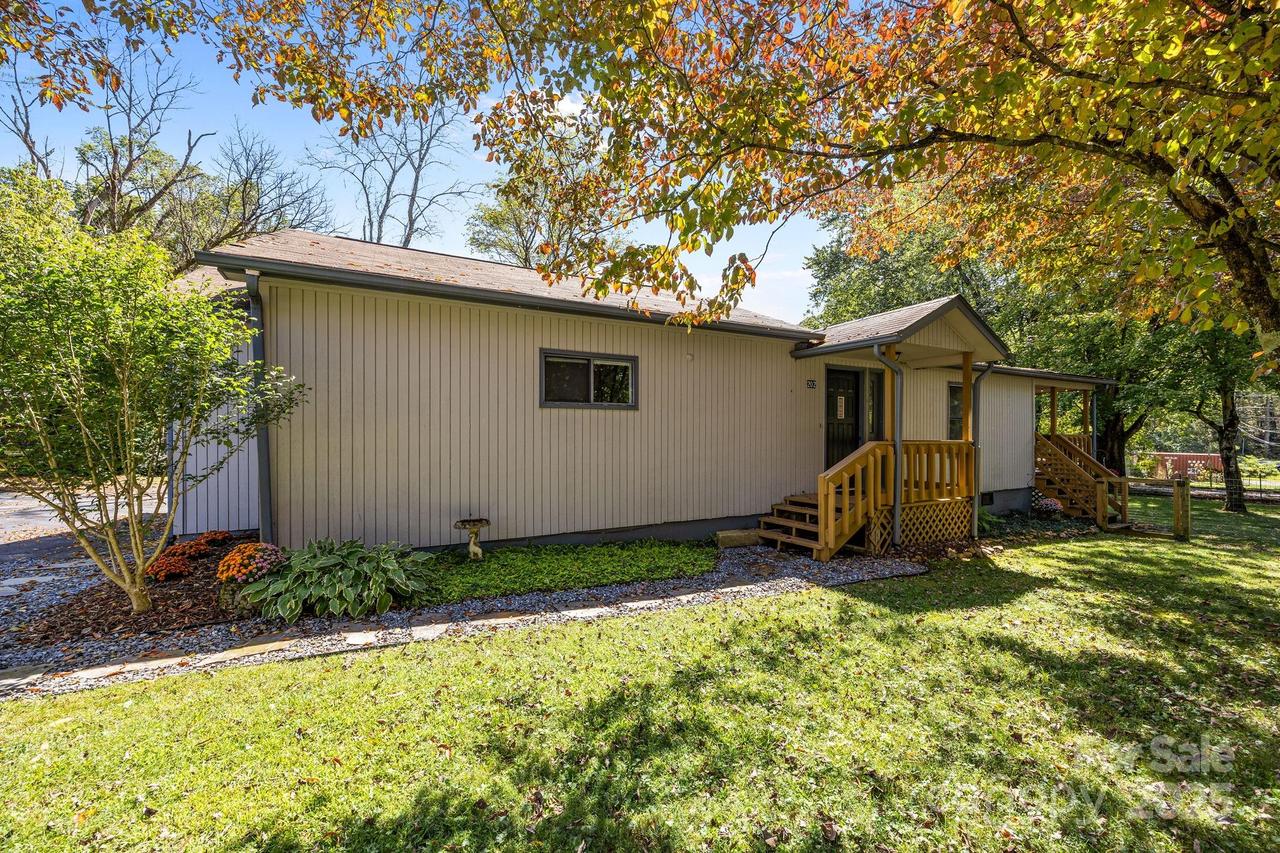 202 Kerlee Heights Rd., Black Mountain, NC 28711