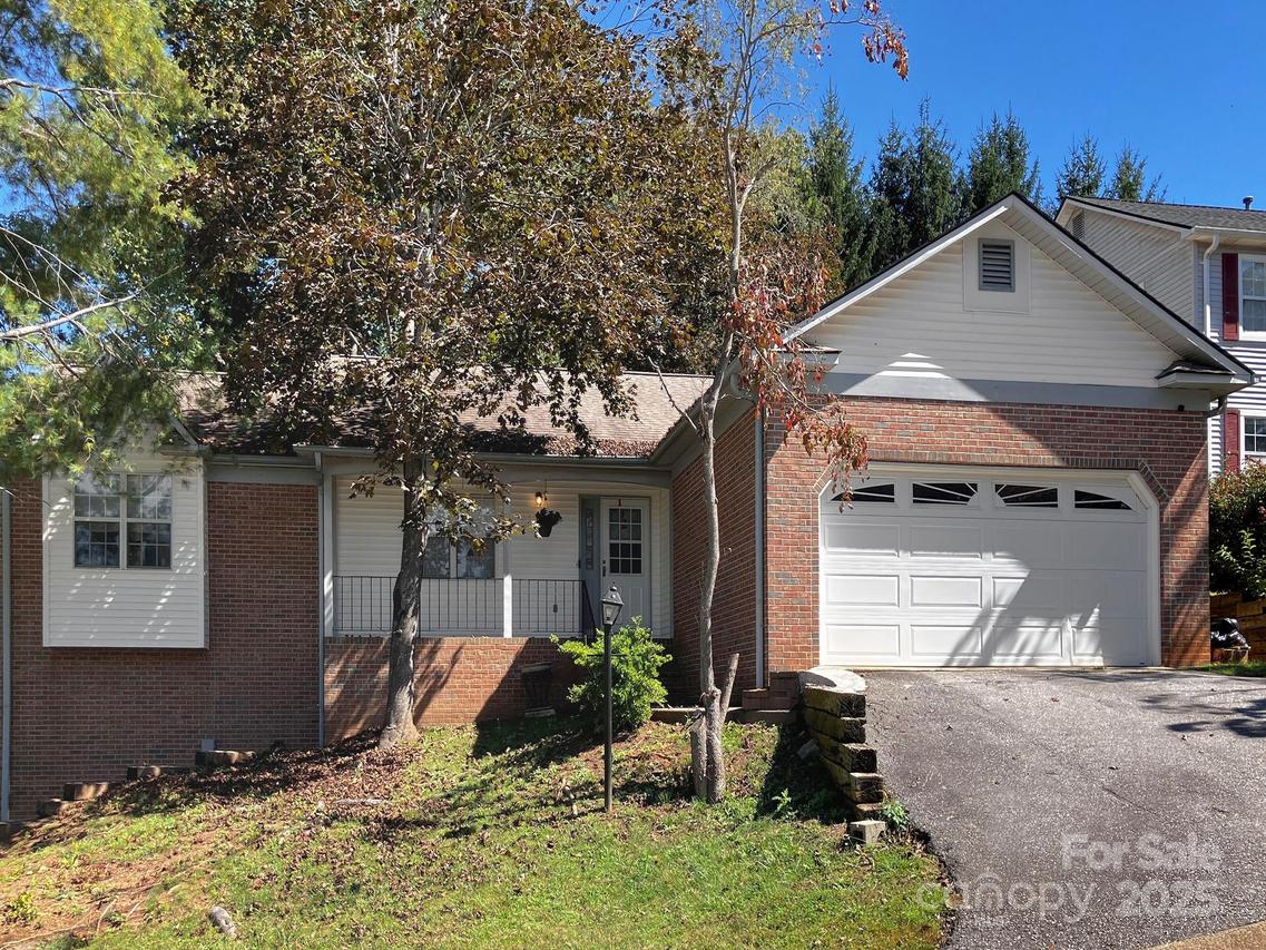 2 Clubhouse Ct., Asheville, NC 28803