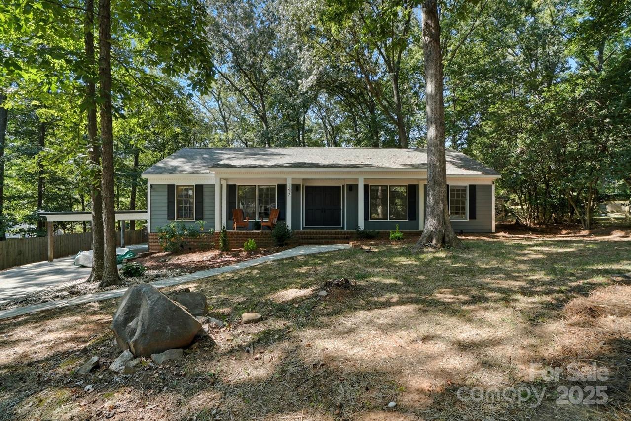 1217 Blossomwood Ct., Matthews, NC 28105