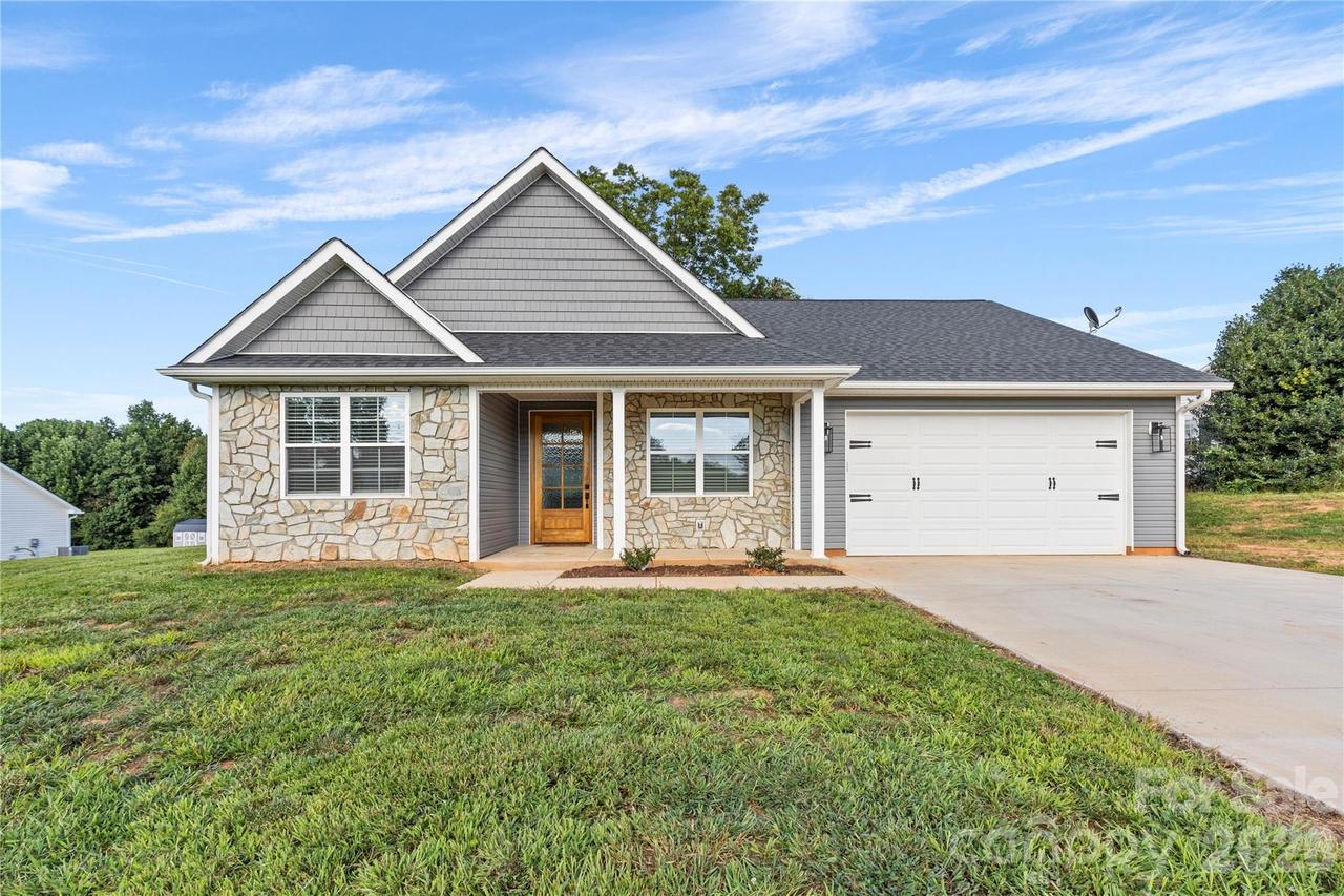 160 Tranquility Ln., Harmony, NC 28634