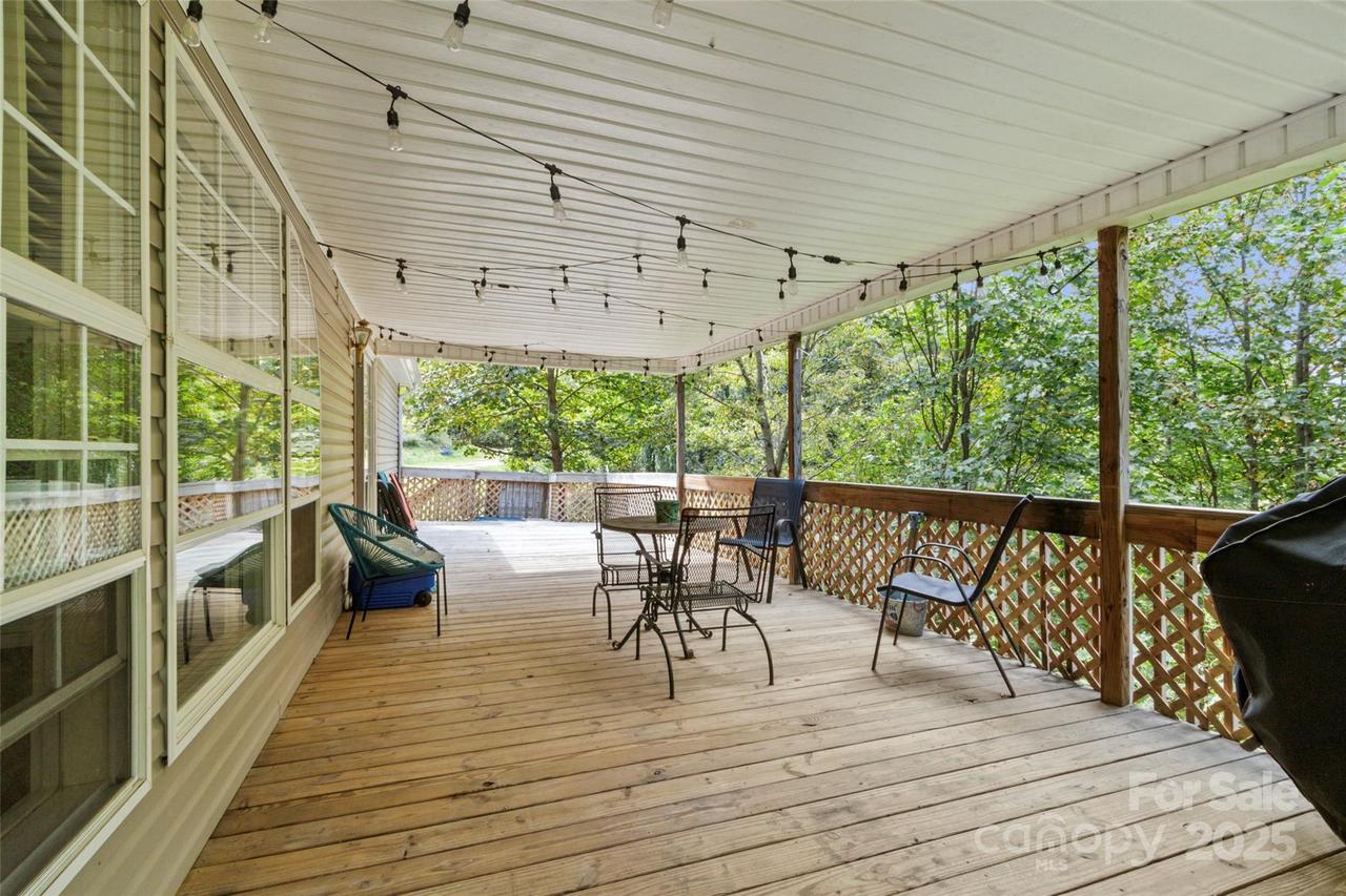 113 Snowberry Ln., Burnsville, NC 28714
