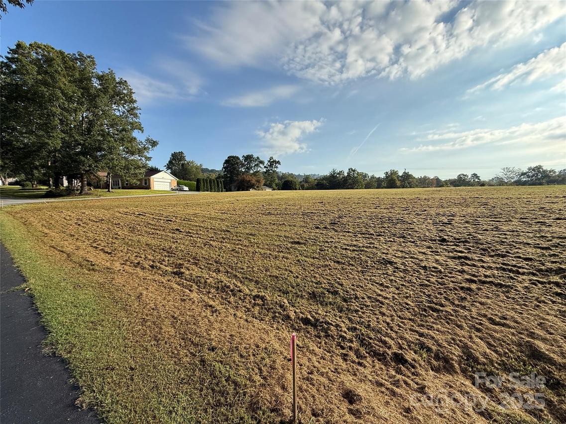 00 Whispering Hills Dr., Hendersonville, NC 28792