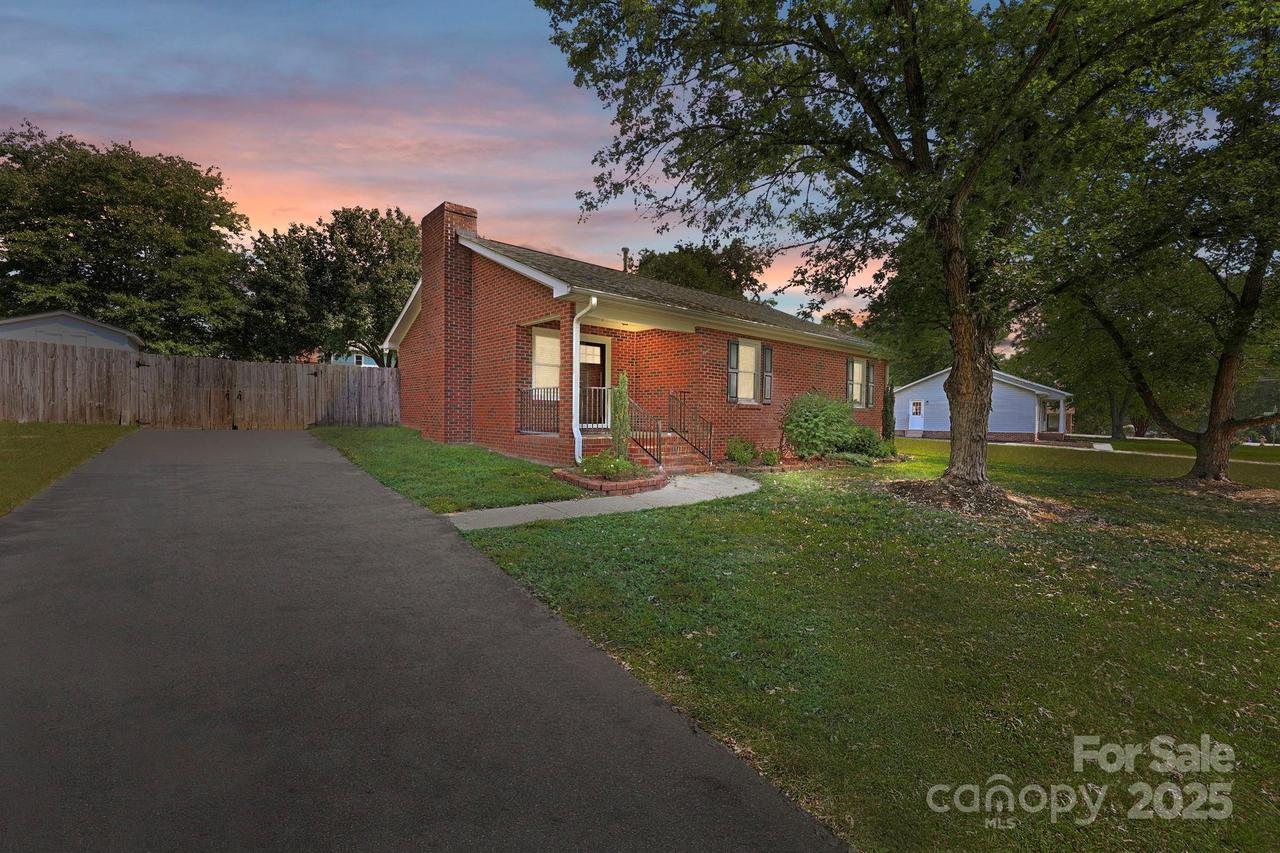 2211 Medlin Ct., Kannapolis, NC 28083