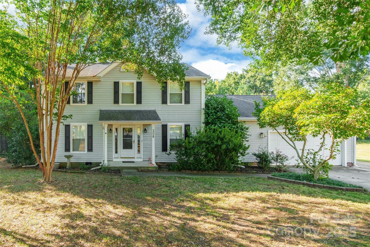306 Parklake Ct., Pineville, NC 28134