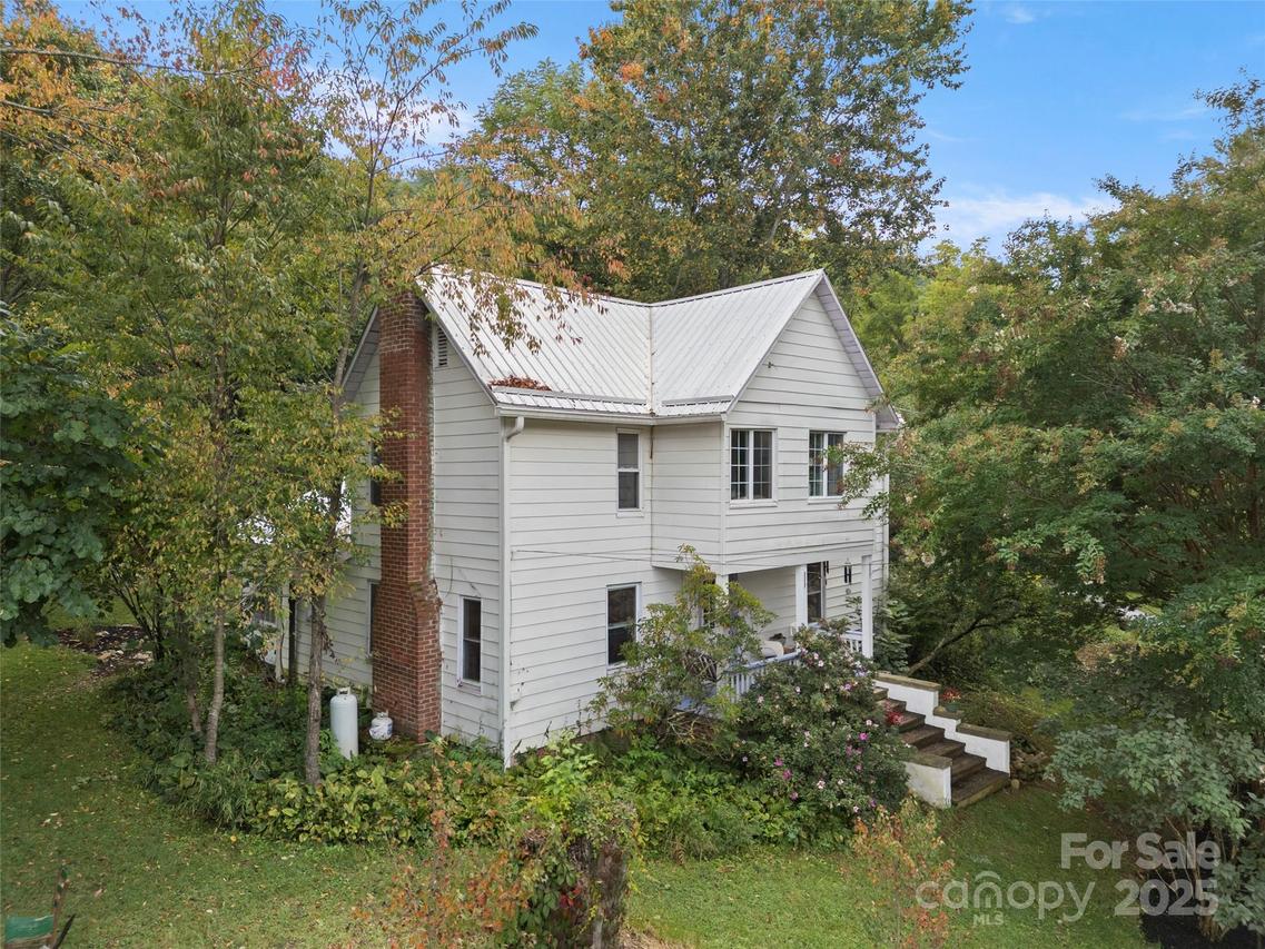 27 N Barkn Cove, Canton, NC 28716