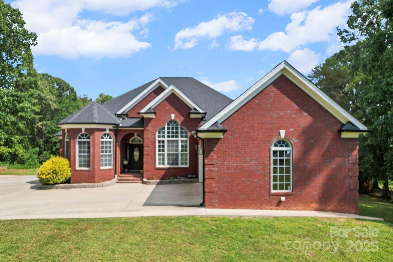 125 Country Creek Dr., Kings Mountain, NC 28086