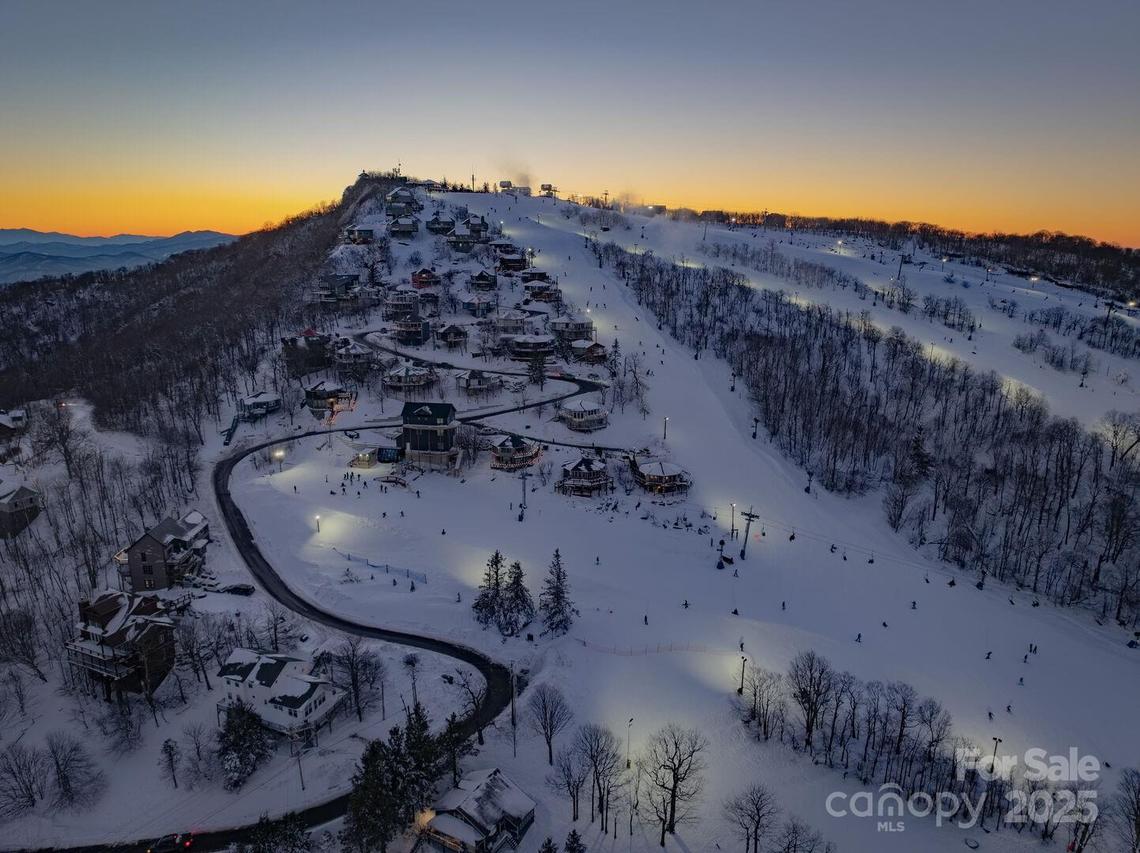 127 Skiloft Rd., Beech Mountain, NC 28604