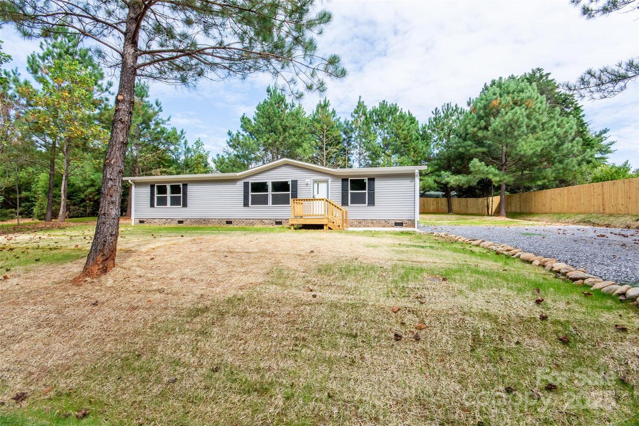 112 Triton Dr., Statesville, NC 28625