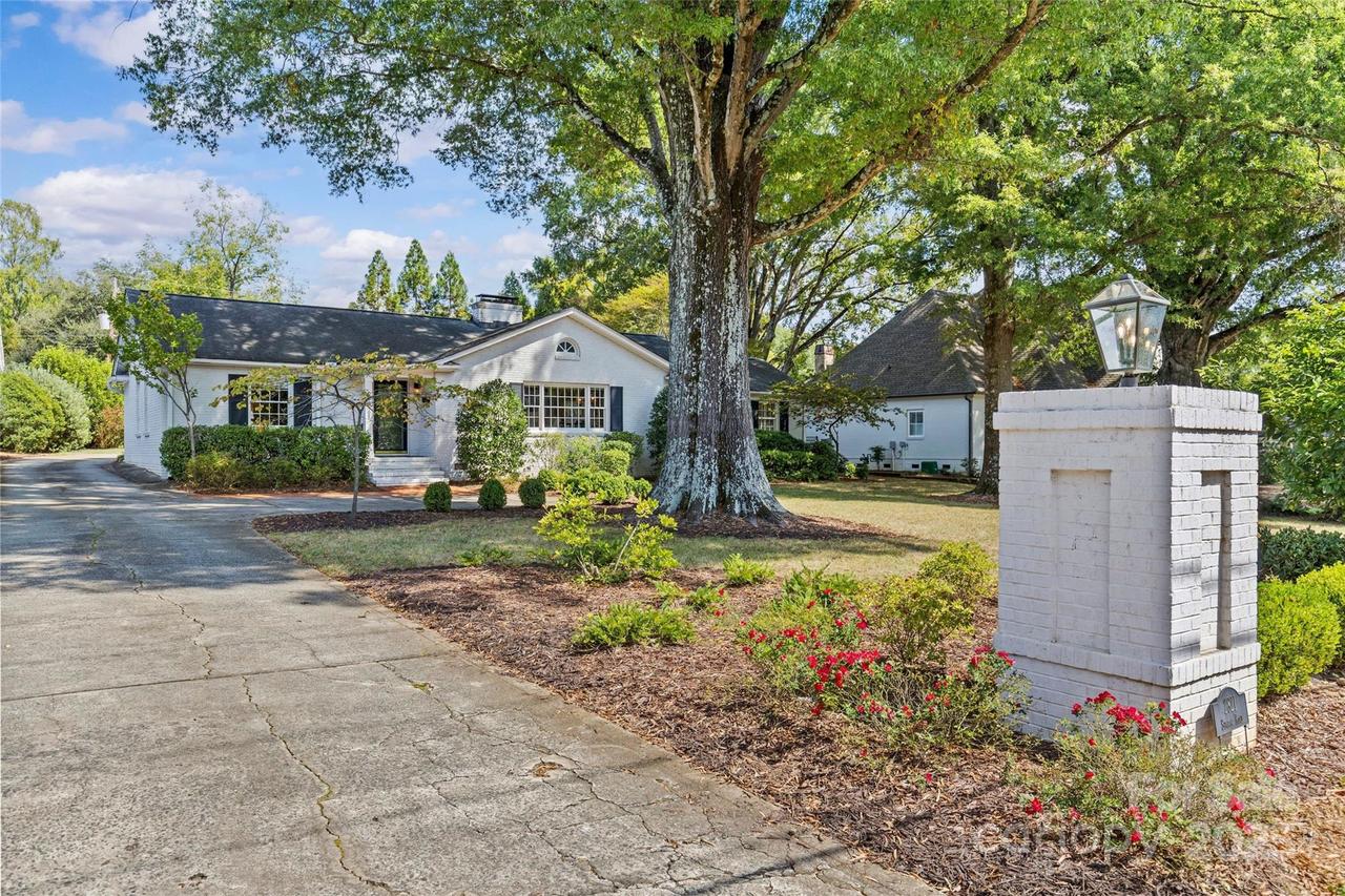 2821 Sharon Rd., Charlotte, NC 28211