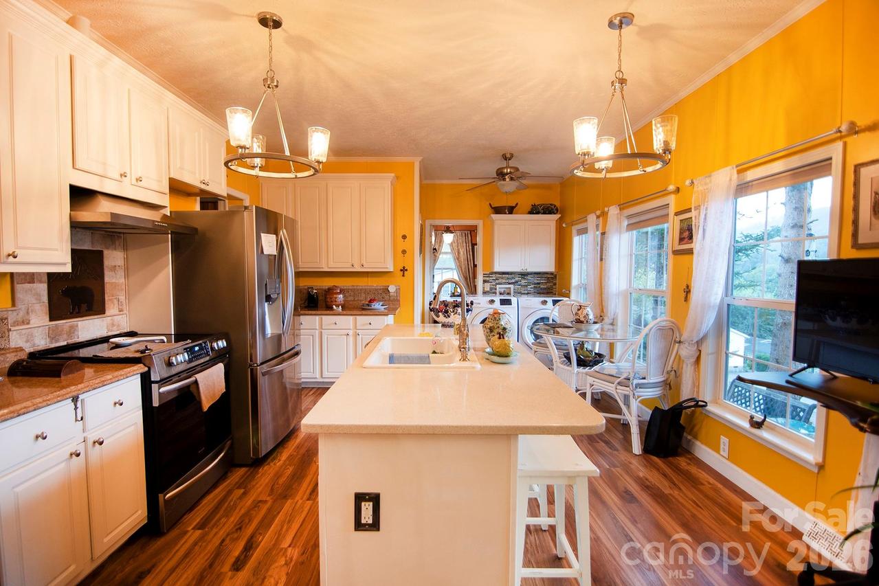 304 Golden Aster Rd., Swannanoa, NC 28778