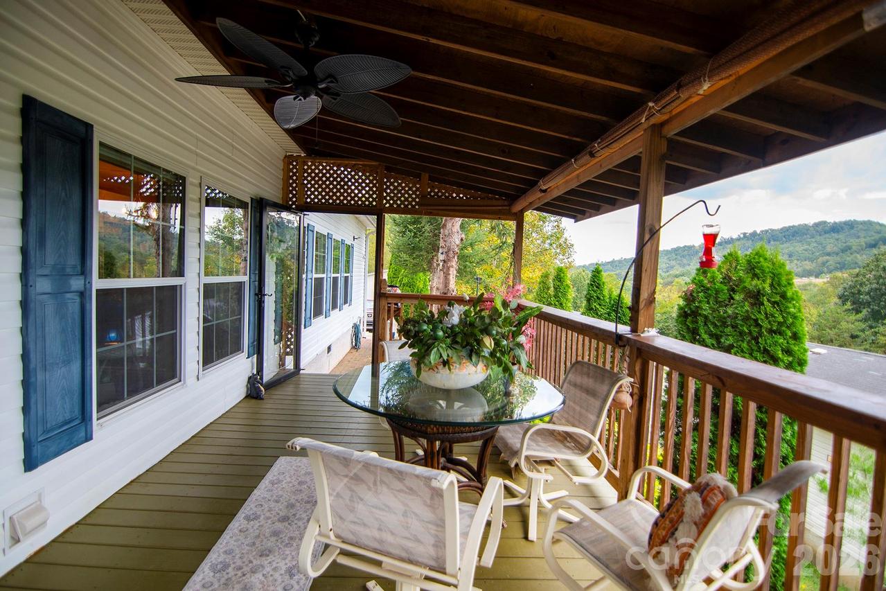 304 Golden Aster Rd., Swannanoa, NC 28778