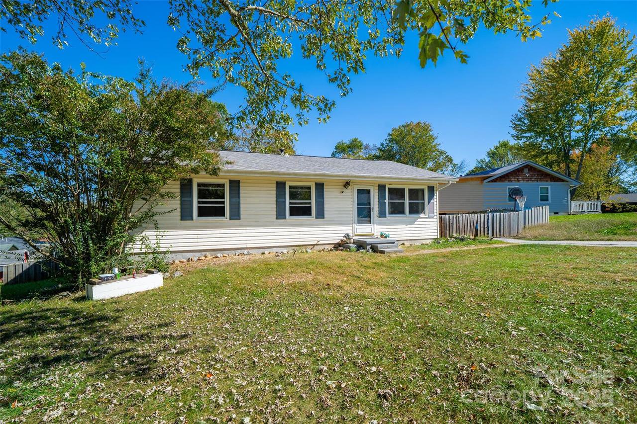 4 Boris St., Asheville, NC 28806