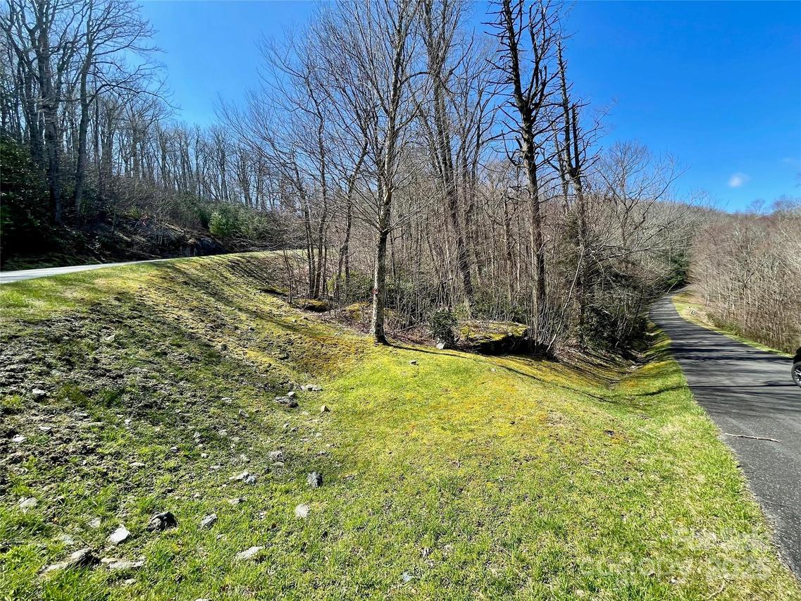 125 Stoneledge Ln., Blowing Rock, NC 28605