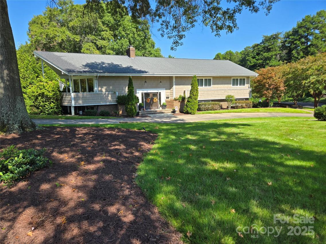 1380 Carmen Ln., Gastonia, NC 28054
