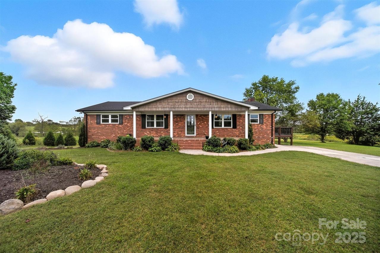 179 Kiziah Ln., Hickory, NC 28601
