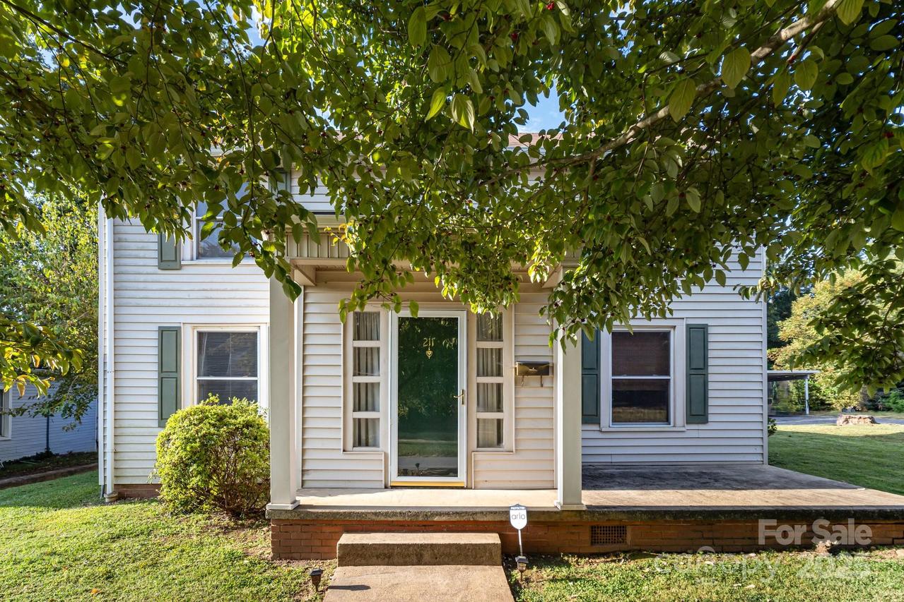 211 W Virginia Ave., Bessemer City, NC 28016