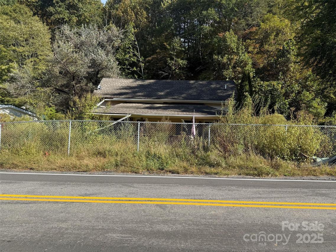 1011 N Us 19e Hwy., Newland, NC 28657