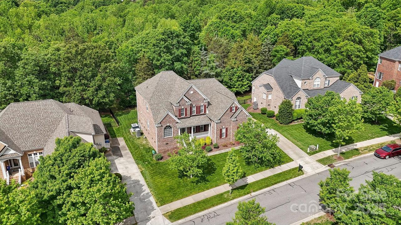 9034 Kensington Forest Dr., Harrisburg, NC 28075