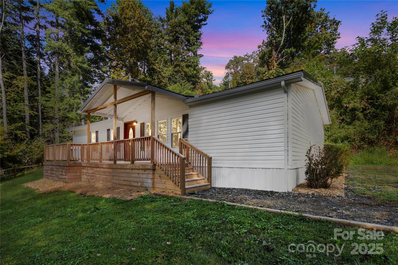 1050 Wyatt Town Rd., Burnsville, NC 28714