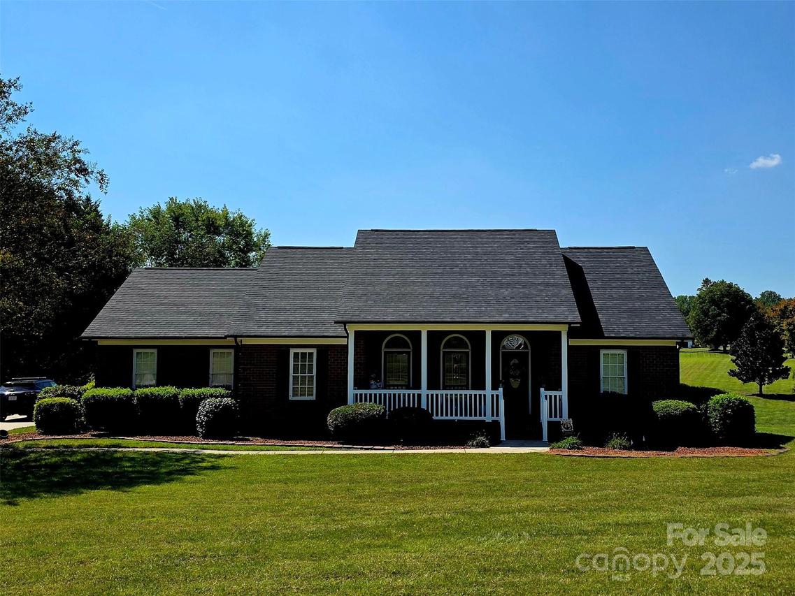 608 Sandycrest Dr., Cherryville, NC 28021