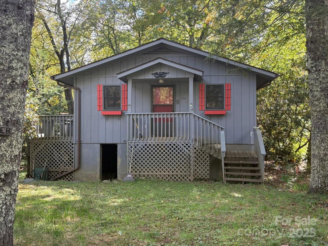 254 River Rd., Newland, NC 28657