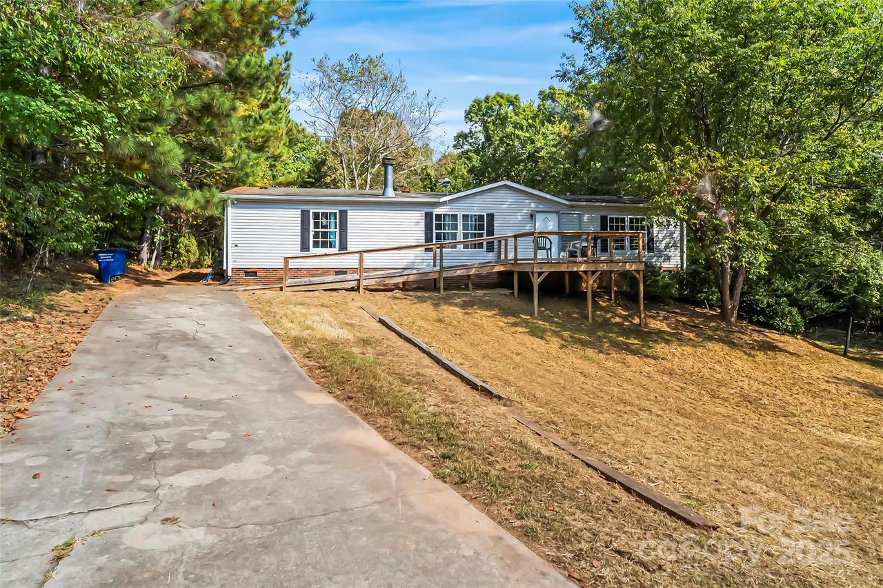 5180 Branchside Dr., Granite Falls, NC 28630