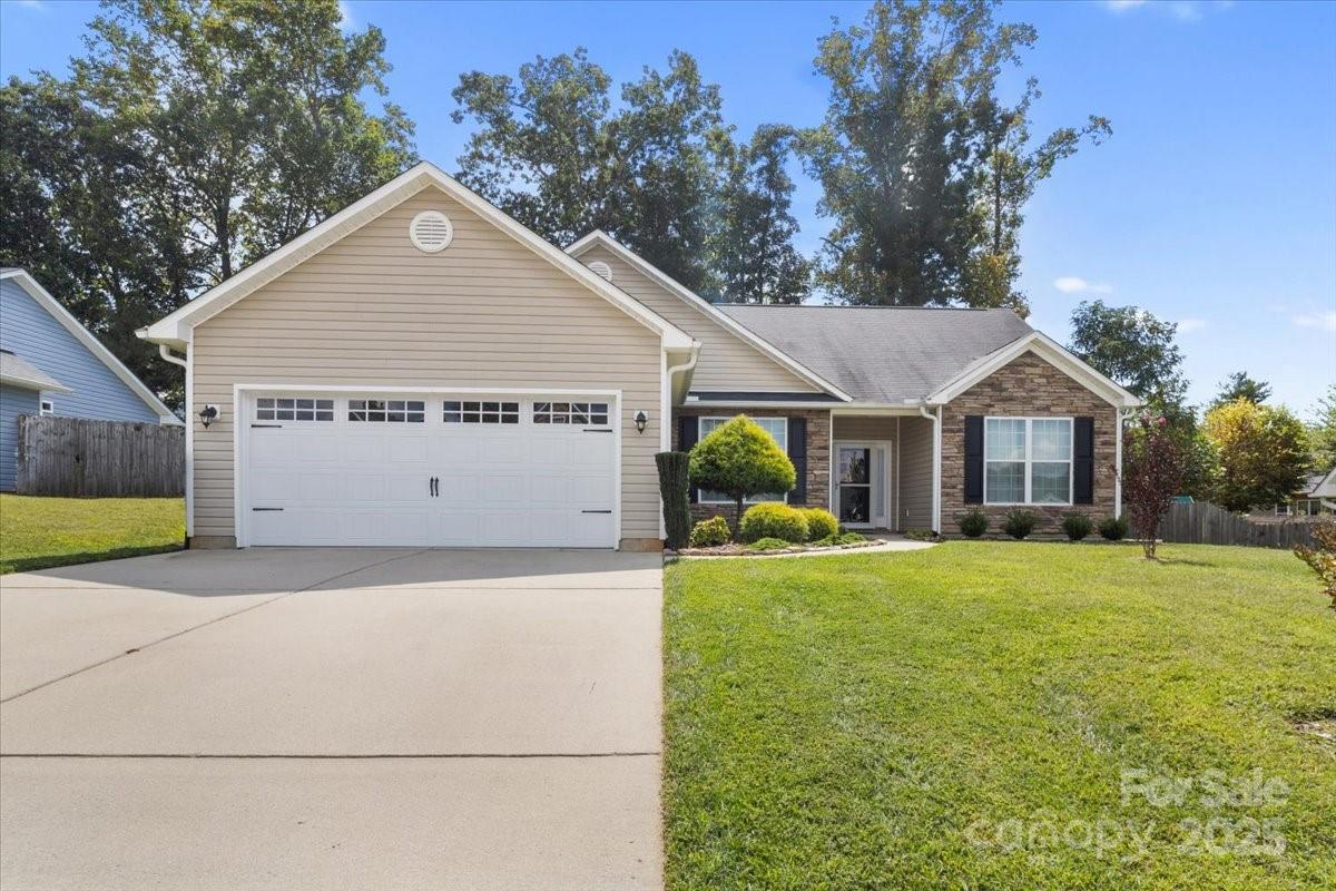 12 Forestwood Rd., Weaverville, NC 28787