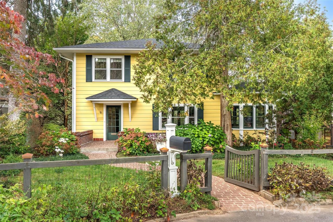 9 Garden Ter., Asheville, NC 28804
