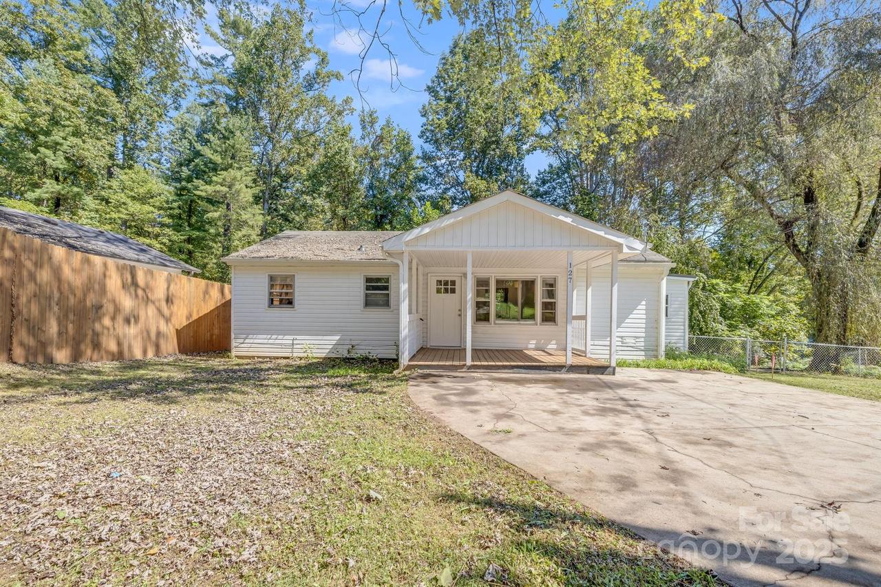 127 Shadowlawn Dr., Asheville, NC 28806