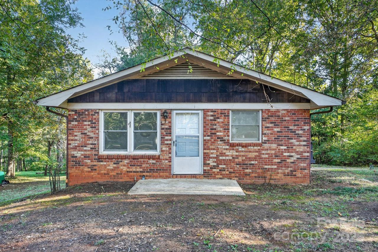 1494 Carpenter St., Newton, NC 28658
