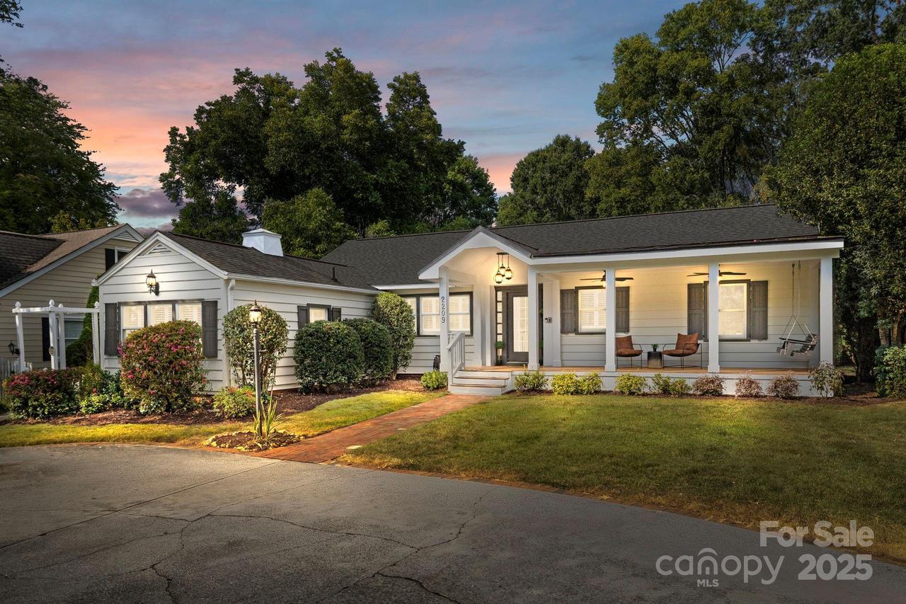 2209 Hassell Pl., Charlotte, NC 28209