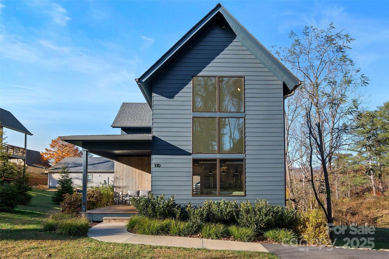 110 Timberview Dr., Swannanoa, NC 28778