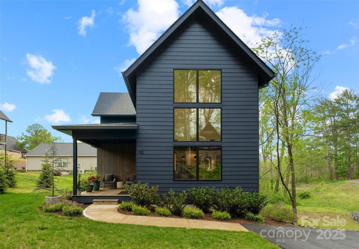110 Timberview Dr., Swannanoa, NC 28778