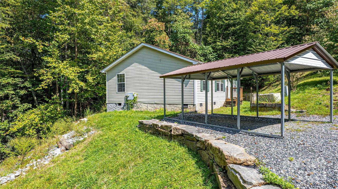 11 Grand Canyon Dr., Hendersonville, NC 28792