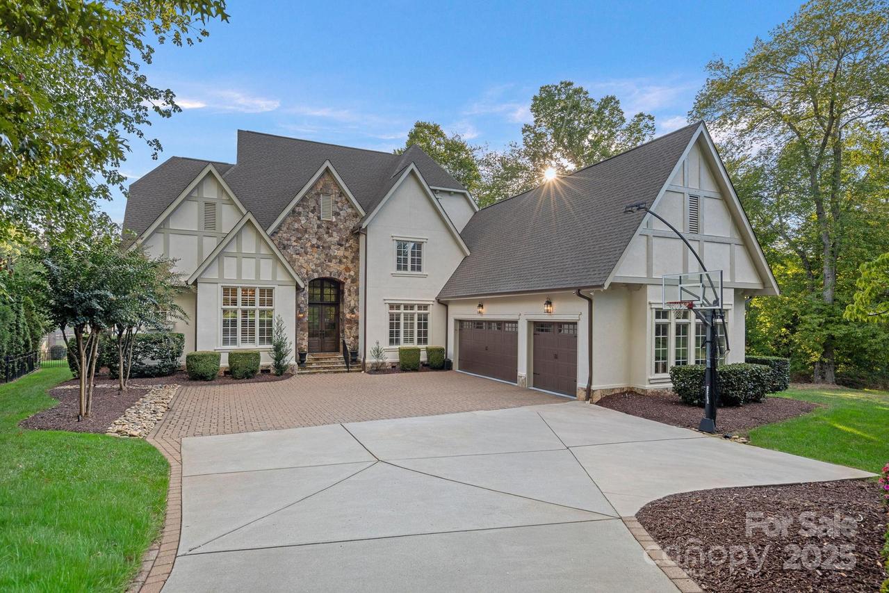 20517 Queensdale Dr., Cornelius, NC 28031