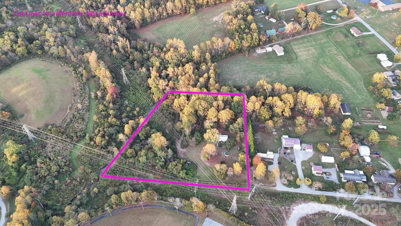 160 Lost Creek Dr., Flat Rock, NC 28731