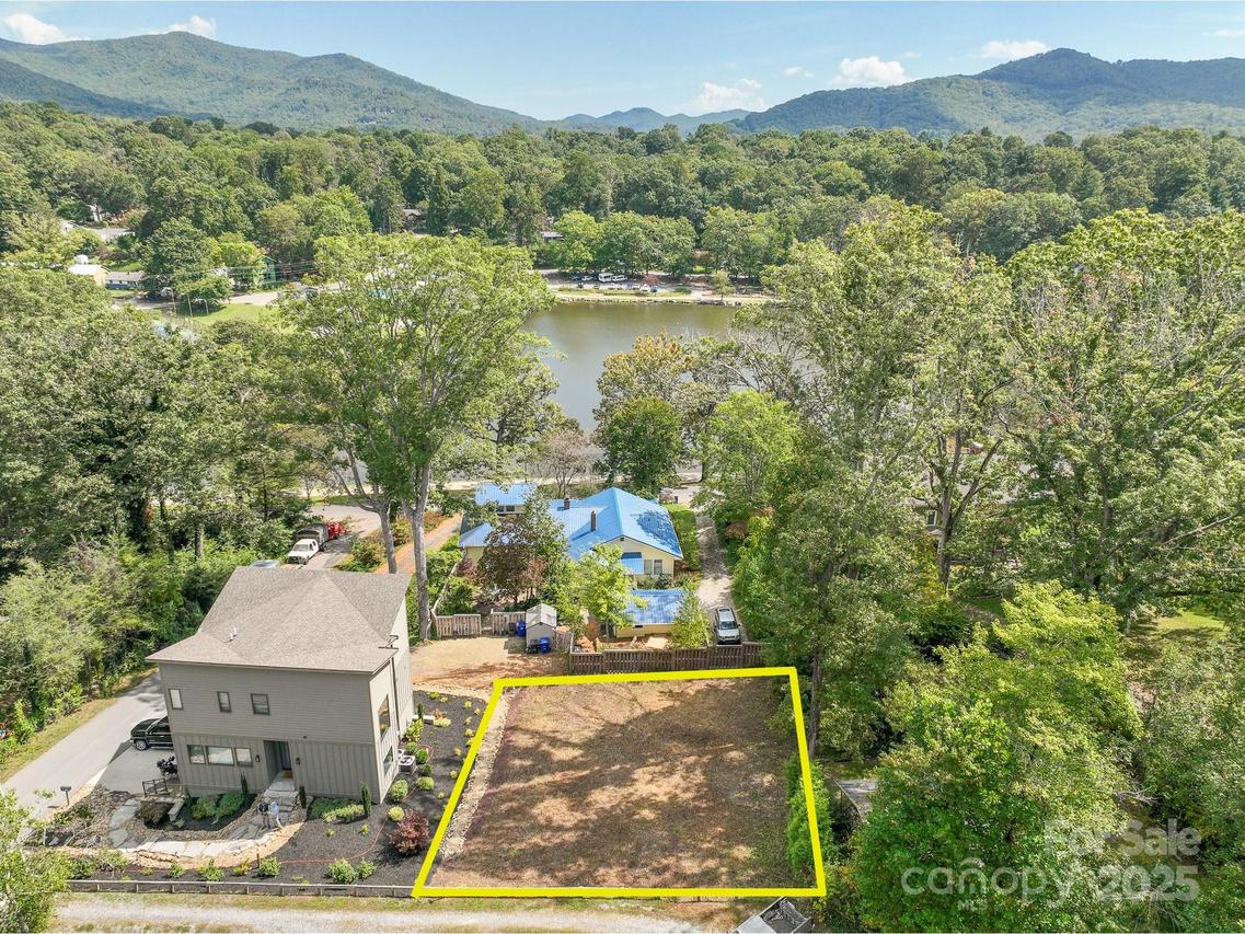 312 Lake Oak Dr., Black Mountain, NC 28711