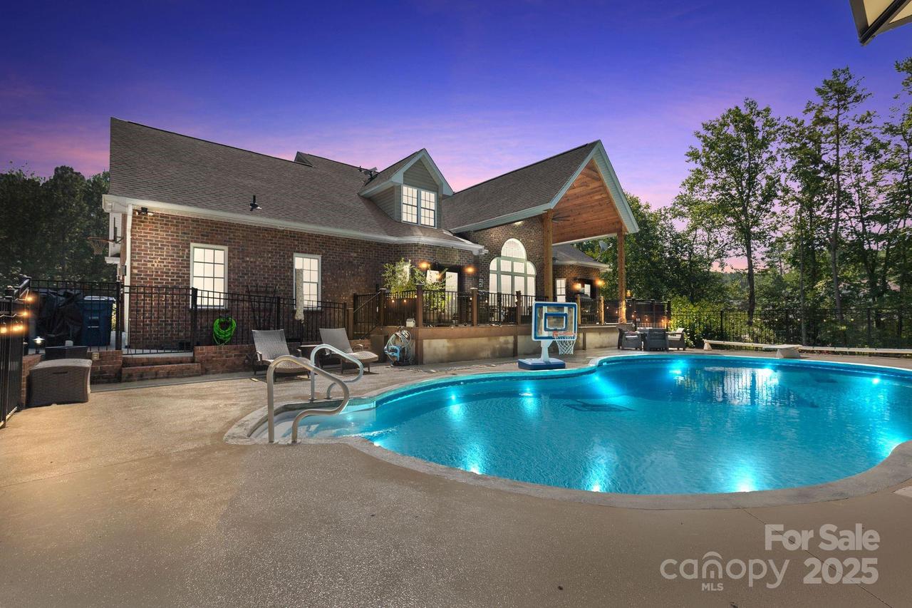 221 Riverwalk Dr., Connelly Springs, NC 28612