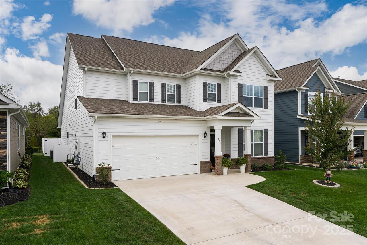 101 Fox Cove Rd., Hendersonville, NC 28792