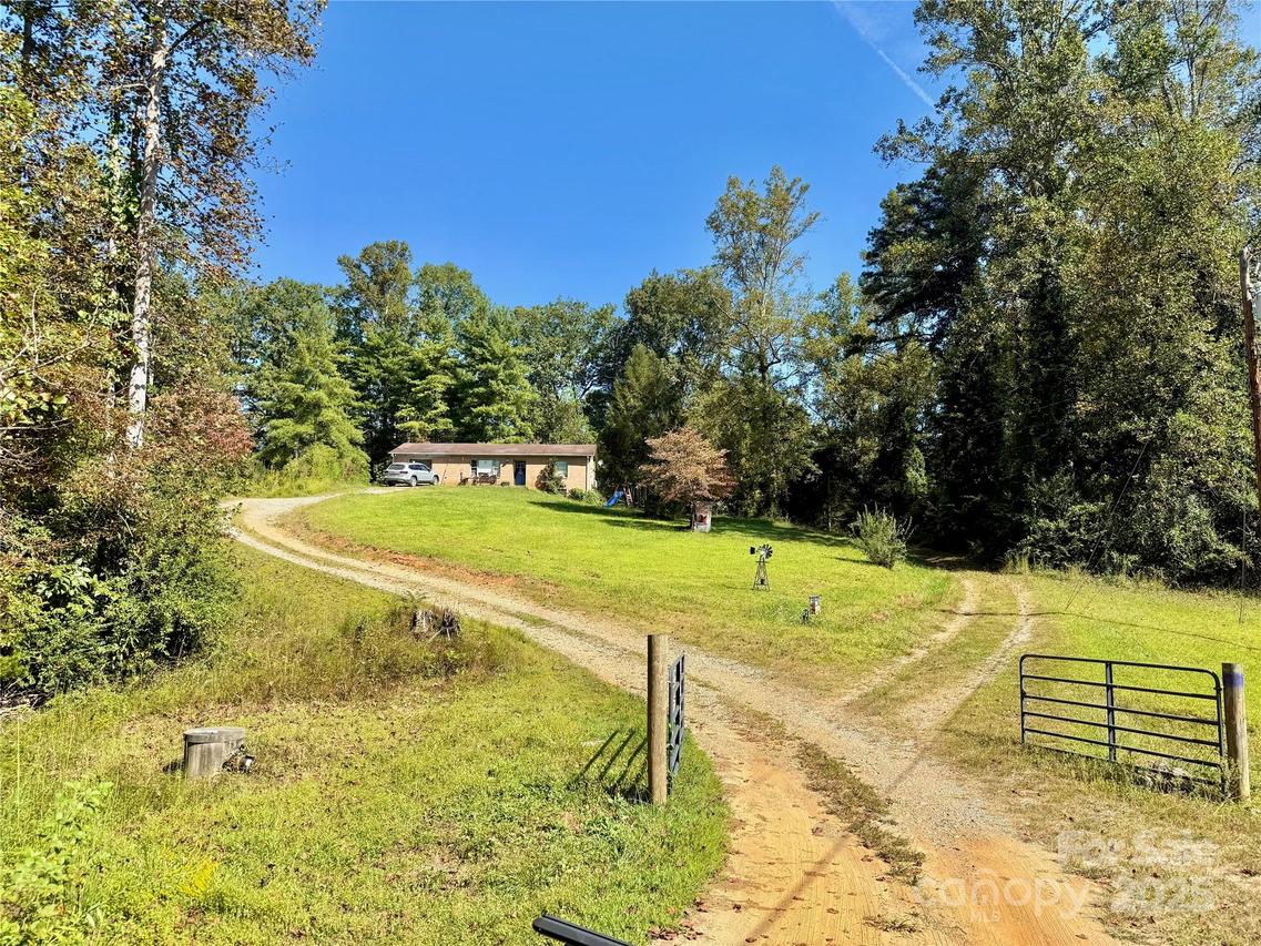4676 Woodchuck Ln., Lenoir, NC 28645