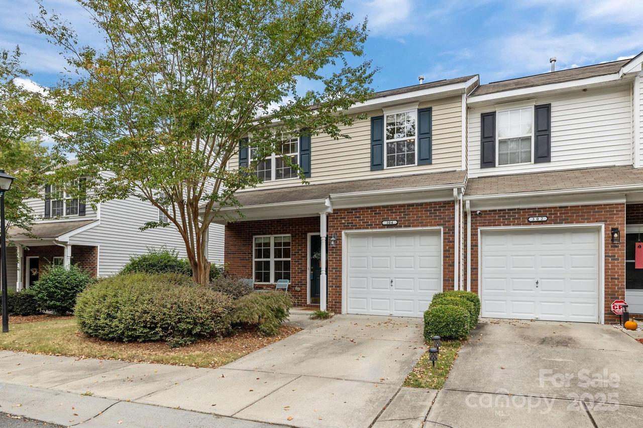 304 Azteca Dr., Matthews, NC 28104