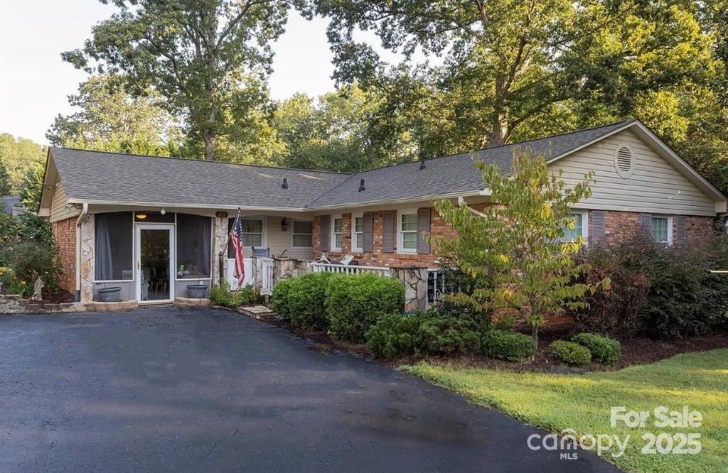 211 General Stonewall Jackson Dr., Stanley, NC 28164