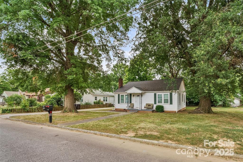 1245 Mitchell Ave., Statesville, NC 28677