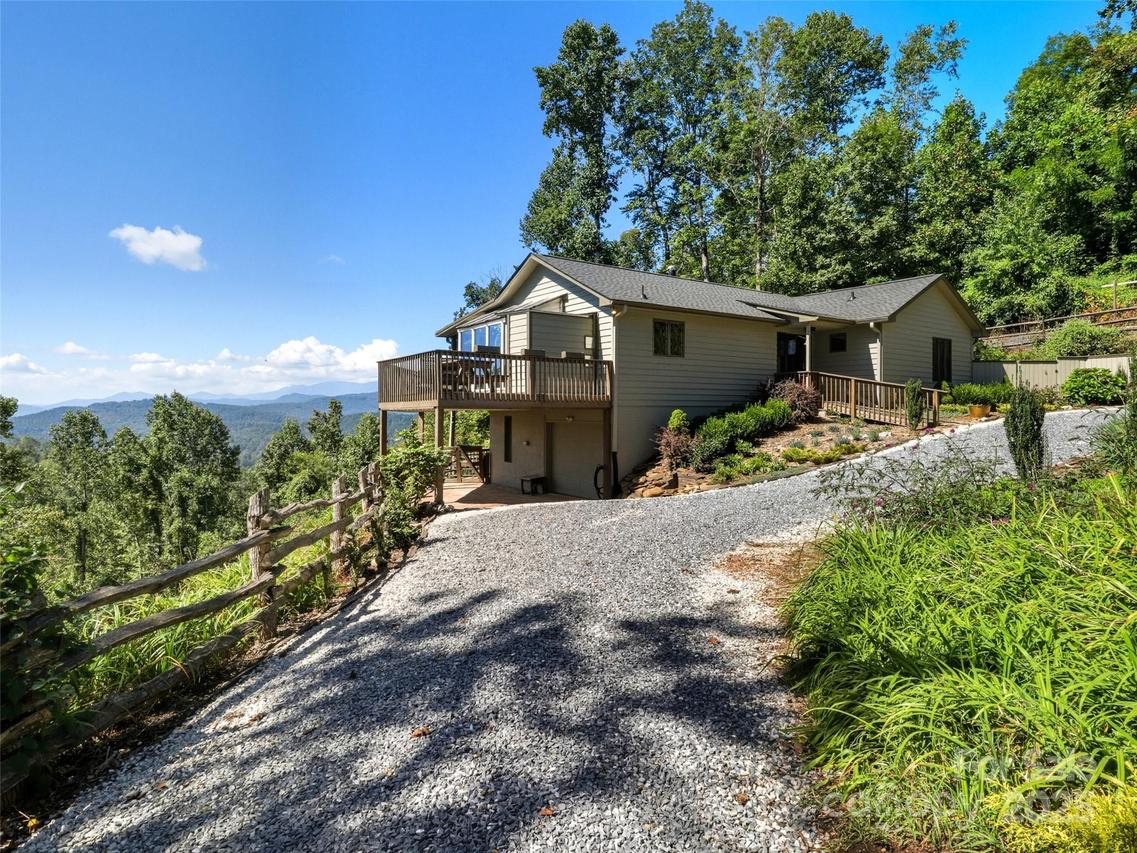 1533 Apple Ln., Spruce Pine, NC 28777