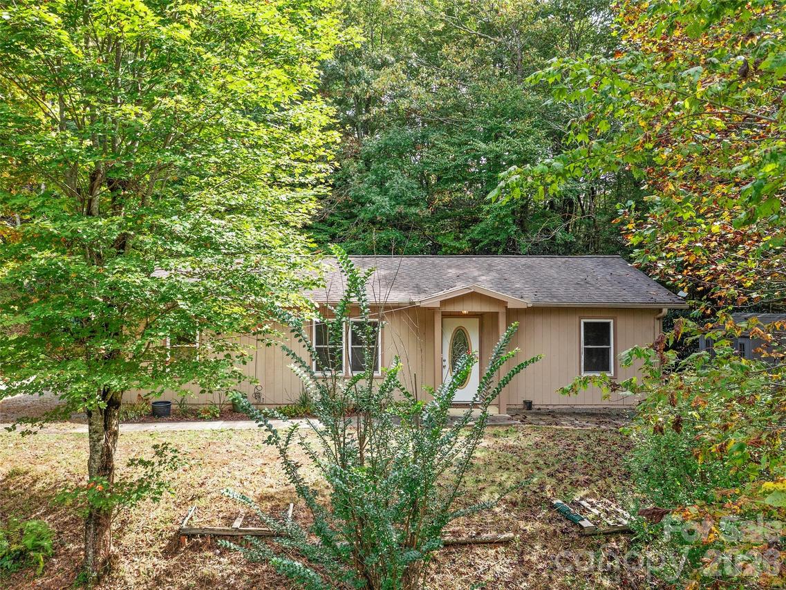 158 Dover Ln., Spruce Pine, NC 28777