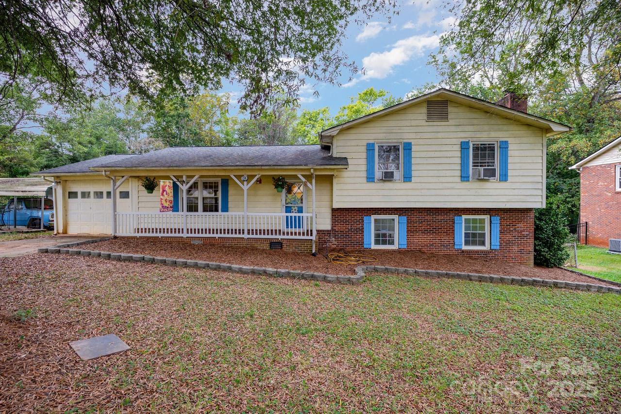 103 Oaklawn Rd., Statesville, NC 28625