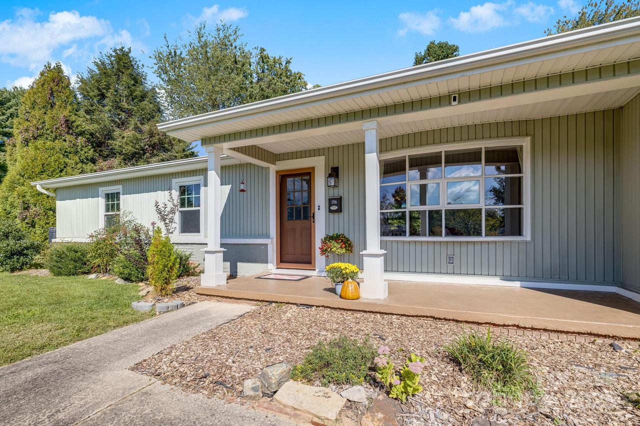 1716 Glenheath Dr., Hendersonville, NC 28791